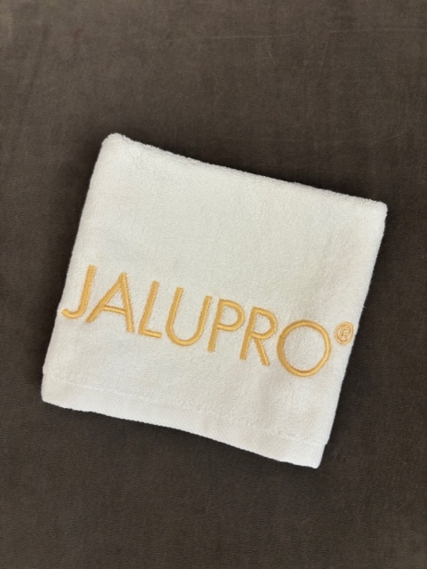 Darček Malý bavlnený uterák Jalupro biely so zlatou výšivkou 35x35 cm<br>Towel Jalupro small white, golden sign 