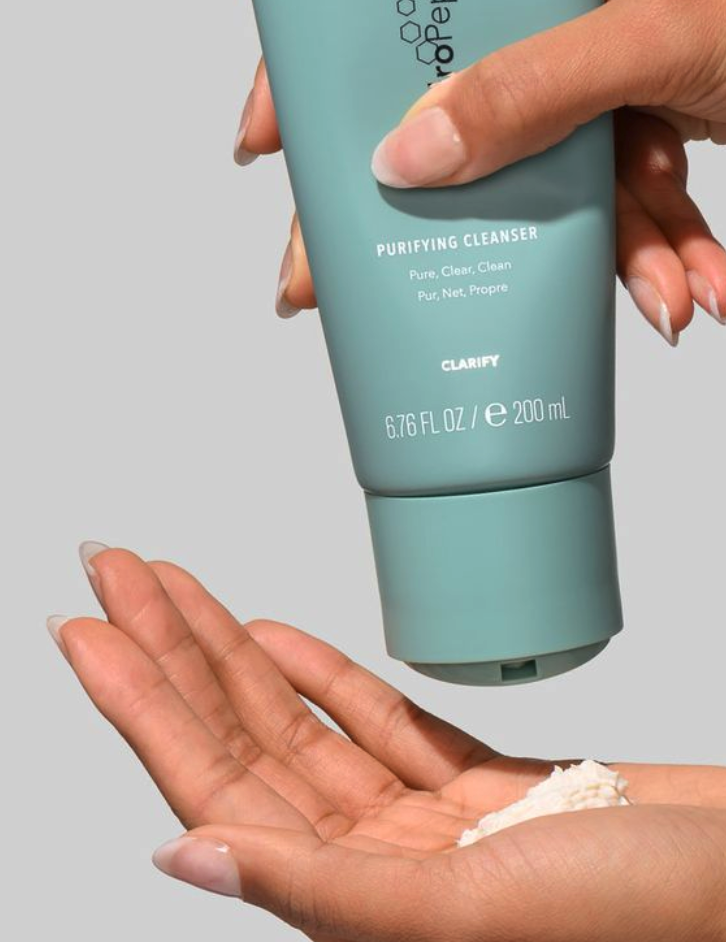 Čistiaci pleťový gél pre mastnú a citlivú pleť. <br>Hydropeptide Purifying Cleanser s kyselinou salicylovou a čistiacim peptidom. Čistí, hydratuje a vyživuje zároveň vďaka oleju z čajovníka austrálského.<br> 200 ml.